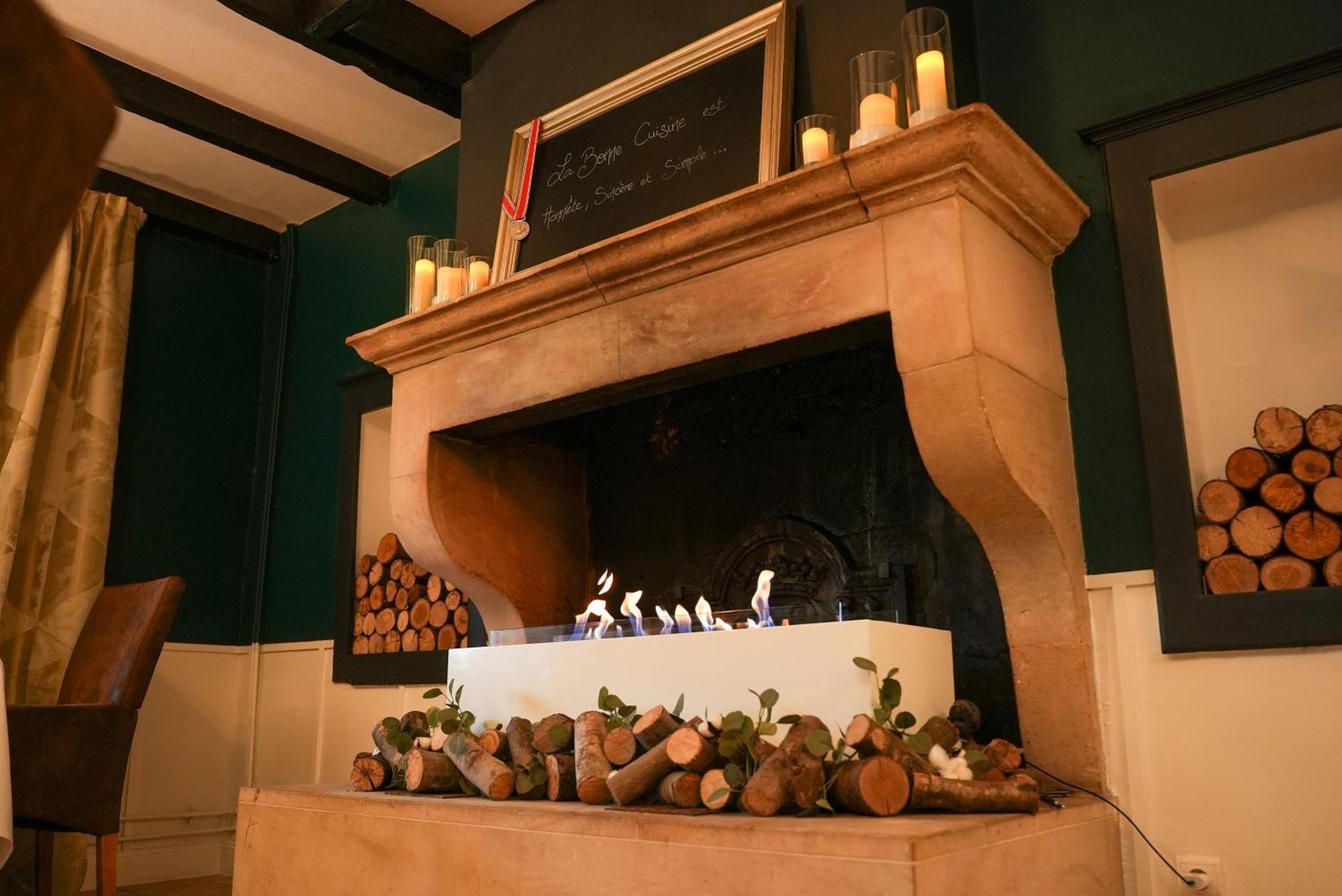 Logis Le Relais De La Voie Sacree Hotel Issoncourt Екстериор снимка