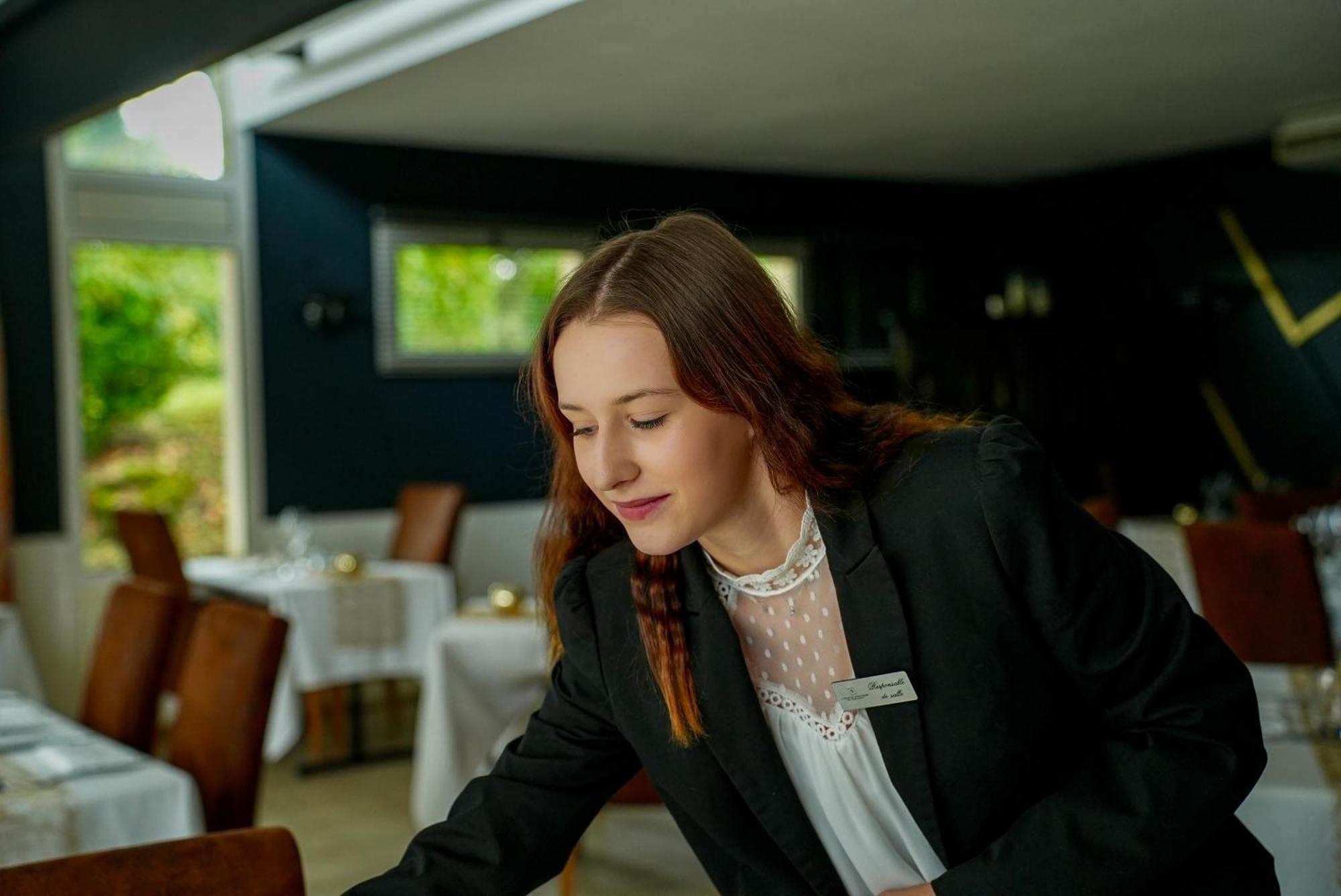 Logis Le Relais De La Voie Sacree Hotel Issoncourt Екстериор снимка