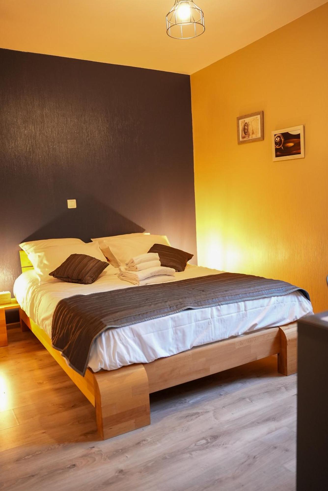 Logis Le Relais De La Voie Sacree Hotel Issoncourt Екстериор снимка