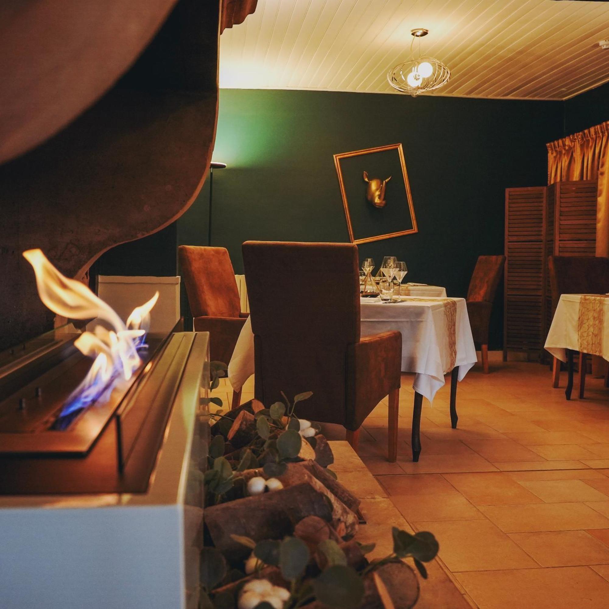 Logis Le Relais De La Voie Sacree Hotel Issoncourt Екстериор снимка