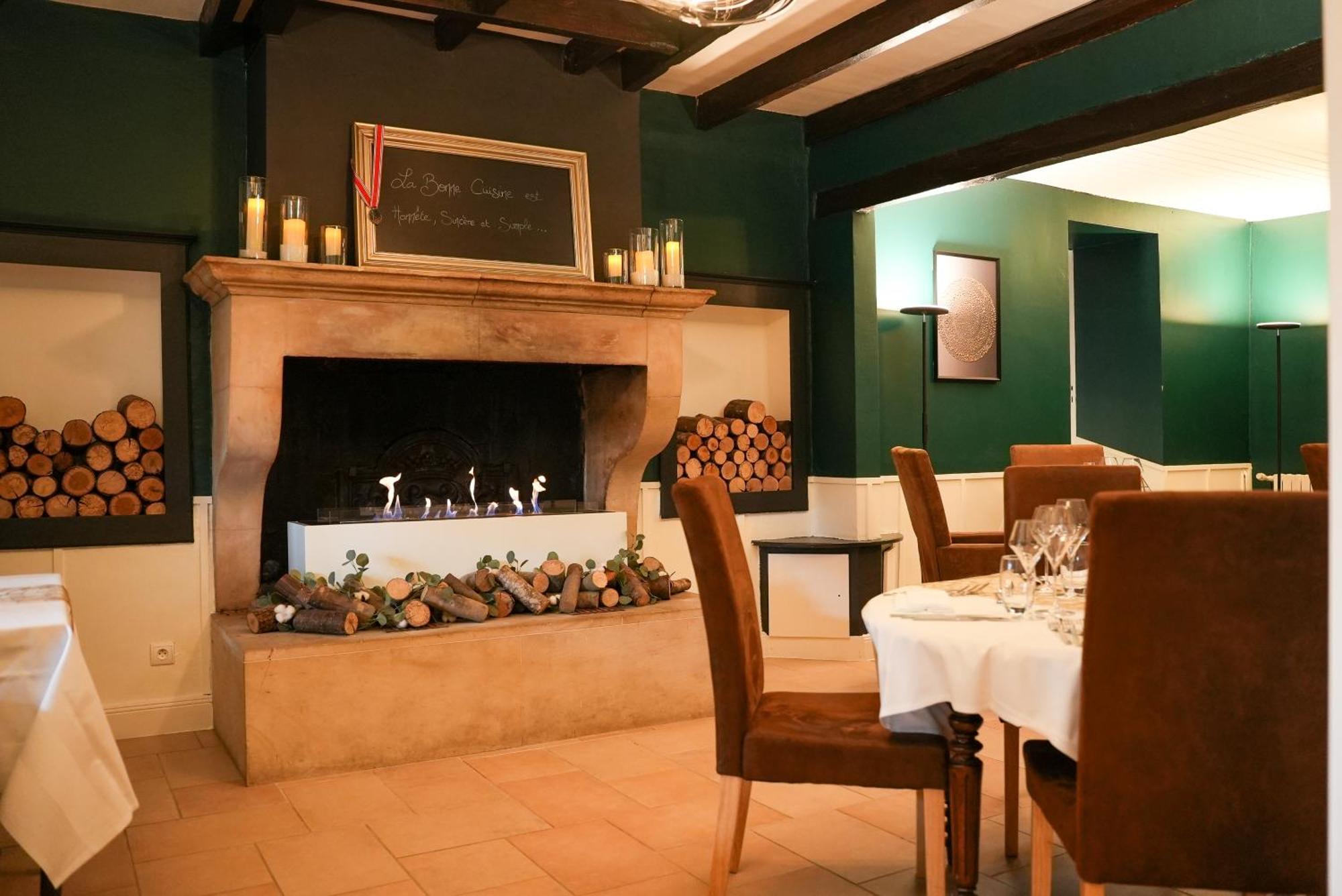 Logis Le Relais De La Voie Sacree Hotel Issoncourt Екстериор снимка